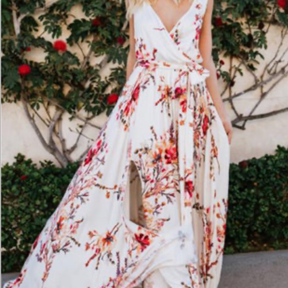 Noracora White Floral Maxi Dress